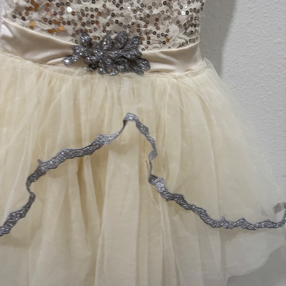 Weissman dance costume, white and silver 14396 size MC - Picture 12 of 17